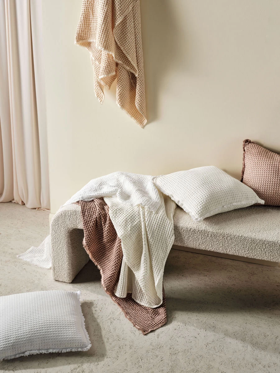 Linen House Saltwater White Throw - Image 3