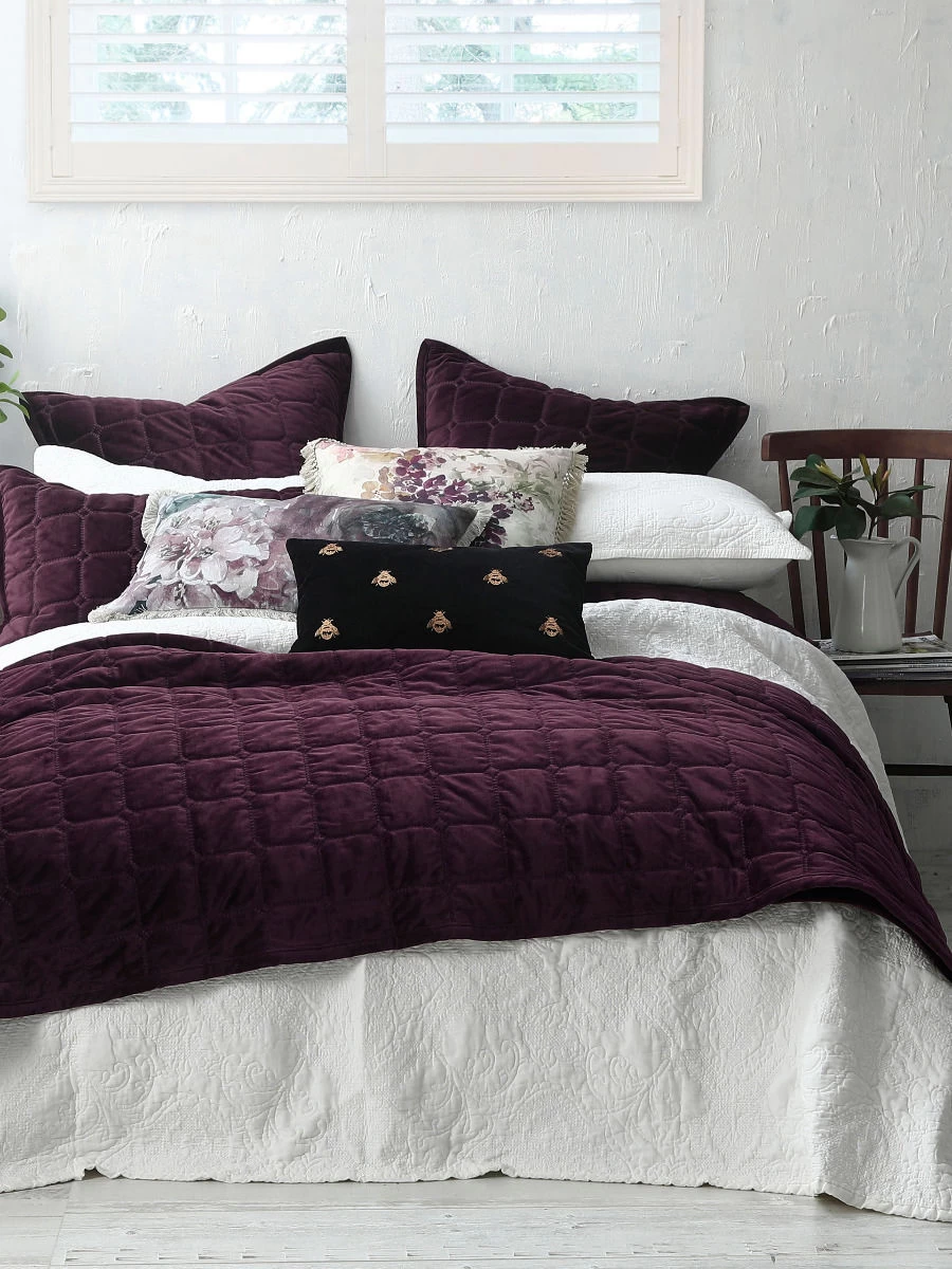 Meeka Port Coverlet Set - Image 2